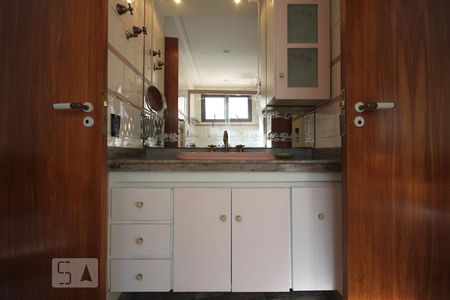 Apartamento para alugar com 212m², 3 quartos e 3 vagasBanheiro