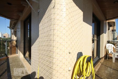 Apartamento para alugar com 212m², 3 quartos e 3 vagasVaranda