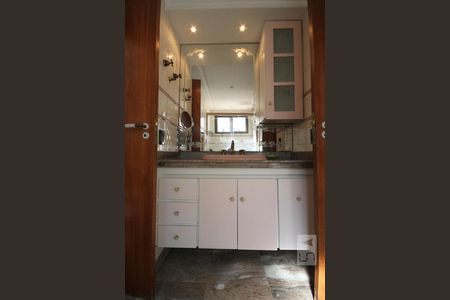 Apartamento para alugar com 212m², 3 quartos e 3 vagasBanheiro