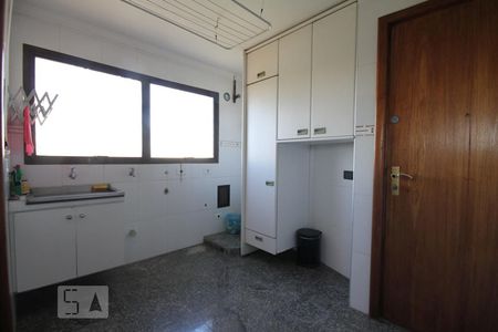 Apartamento para alugar com 212m², 3 quartos e 3 vagasÁrea de serviço