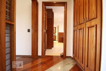 Apartamento para alugar com 212m², 3 quartos e 3 vagasCorredor