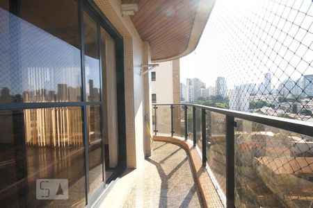 Apartamento para alugar com 212m², 3 quartos e 3 vagasVaranda