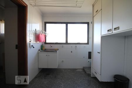 Apartamento para alugar com 212m², 3 quartos e 3 vagasÁrea de serviço
