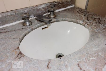Banheiro Pia de apartamento para alugar com 2 quartos, 75m² em Perdizes, São Paulo