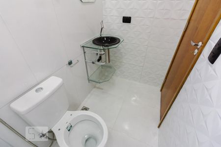 Banheiro de casa para alugar com 1 quarto, 40m² em Vila Guaca, São Paulo