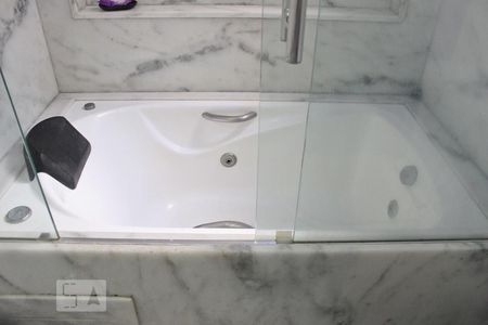 Apartamento à venda com 325m², 4 quartos e 4 vagasBanheiro da Suite 1