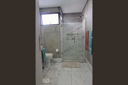 Apartamento à venda com 325m², 4 quartos e 4 vagasBanheiro da Suite 2