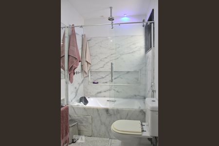Apartamento à venda com 325m², 4 quartos e 4 vagasBanheiro da Suite 1