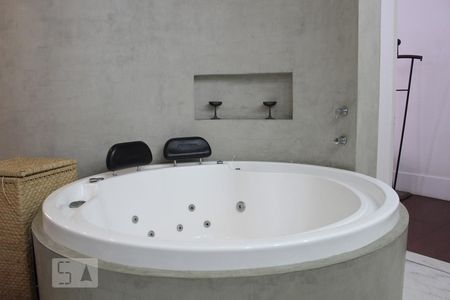 Apartamento à venda com 325m², 4 quartos e 4 vagasBanheiro da Suite