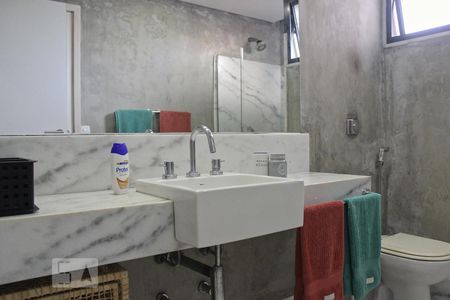Apartamento à venda com 325m², 4 quartos e 4 vagasBanheiro da Suite 2