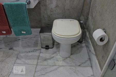 Apartamento à venda com 325m², 4 quartos e 4 vagasBanheiro da Suite 2