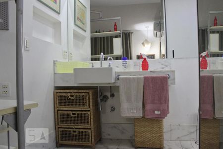 Apartamento à venda com 325m², 4 quartos e 4 vagasBanheiro da Suite 1