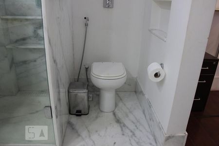 Apartamento à venda com 325m², 4 quartos e 4 vagasBanheiro da Suite