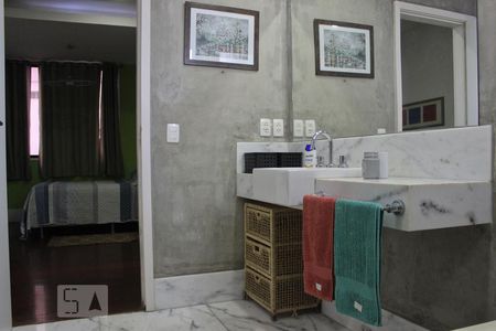 Apartamento à venda com 325m², 4 quartos e 4 vagasBanheiro da Suite 2