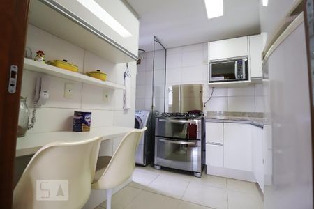 Apartamento à venda com 79m², 2 quartos e 2 vagas Apartamento à venda com 79m², 2 quartos e 2 vagasCozinha