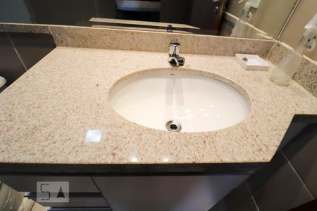Apartamento à venda com 79m², 2 quartos e 2 vagas Apartamento à venda com 79m², 2 quartos e 2 vagasBanheiro da Suíte 1