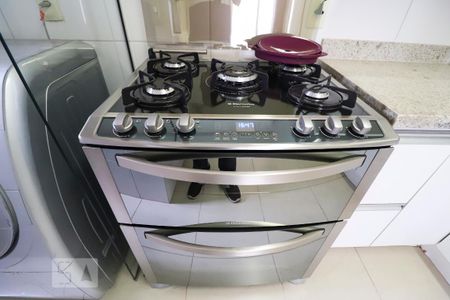 Apartamento à venda com 79m², 2 quartos e 2 vagas Apartamento à venda com 79m², 2 quartos e 2 vagasCozinha