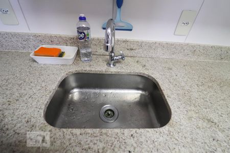 Pia de apartamento à venda com 2 quartos, 79m² em Setor Bueno, Goiânia