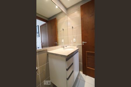 Apartamento à venda com 79m², 2 quartos e 2 vagas Apartamento à venda com 79m², 2 quartos e 2 vagasBanheiro da Suíte 1