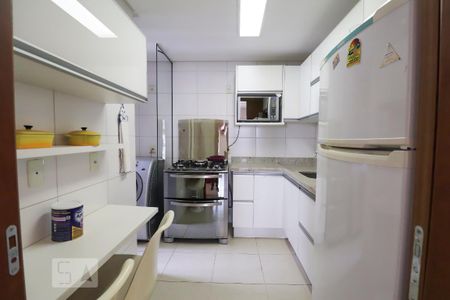 Apartamento à venda com 79m², 2 quartos e 2 vagas Apartamento à venda com 79m², 2 quartos e 2 vagasCozinha