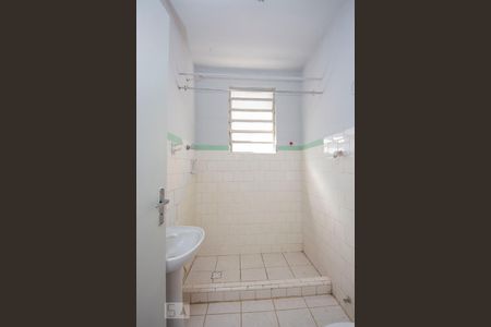 Banheiro  de apartamento para alugar com 1 quarto, 50m² em Petrópolis, Porto Alegre