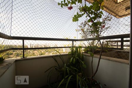 Apartamento à venda com 317m², 4 quartos e 3 vagas Apartamento à venda com 317m², 4 quartos e 3 vagasSacada do Quarto 2