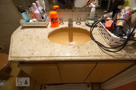 Apartamento à venda com 317m², 4 quartos e 3 vagas Apartamento à venda com 317m², 4 quartos e 3 vagasPia do Banheiro (Social)