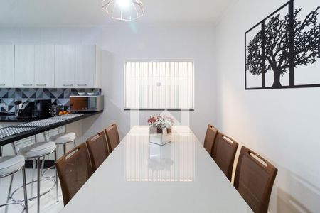 Casa à venda com 220m², 3 quartos e 2 vagas Casa à venda com 220m², 3 quartos e 2 vagasCozinha