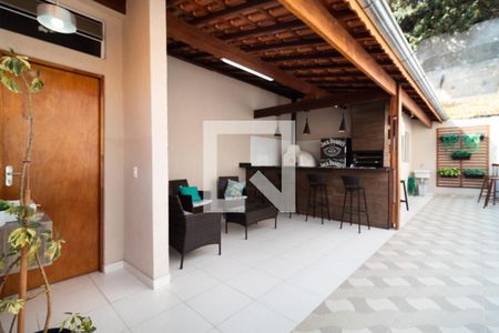 Casa à venda com 220m², 3 quartos e 2 vagas Casa à venda com 220m², 3 quartos e 2 vagasChurrasqueira