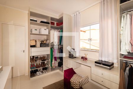 Casa à venda com 220m², 3 quartos e 2 vagas Casa à venda com 220m², 3 quartos e 2 vagasCloset da suíte