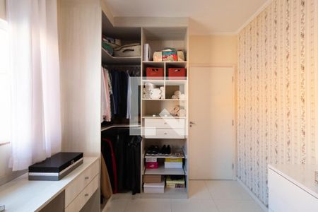 Casa à venda com 220m², 3 quartos e 2 vagas Casa à venda com 220m², 3 quartos e 2 vagasCloset da suíte