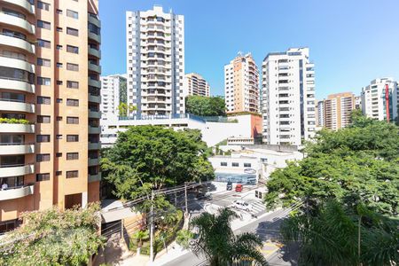 Apartamento à venda com 120m², 2 quartos e 2 vagasVista da suíte