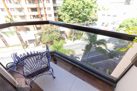 Apartamento à venda com 120m², 2 quartos e 2 vagasVaranda da suíte