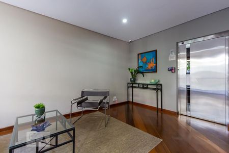 Apartamento à venda com 120m², 2 quartos e 2 vagasHall social