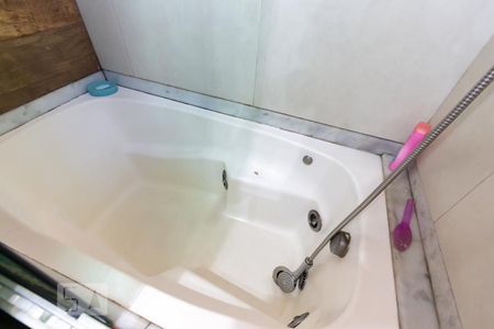 Apartamento à venda com 120m², 2 quartos e 2 vagasBanheiro da suíte - Hidro