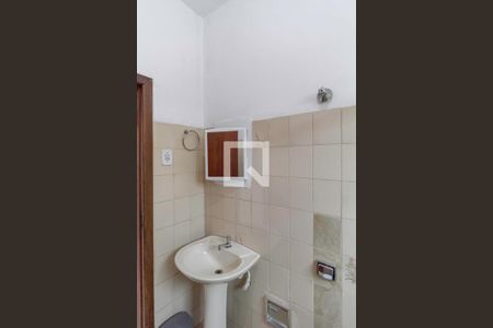 Casa para alugar com 120m², 3 quartos e 1 vaga Casa para alugar com 120m², 3 quartos e 1 vagaBanheiro social