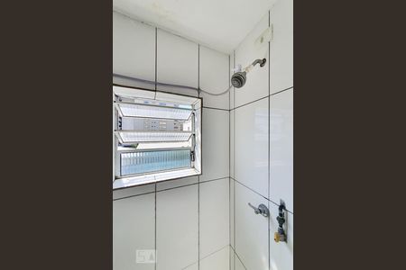 Banheiro de kitnet/studio para alugar com 1 quarto, 16m² em Liberdade, São Paulo