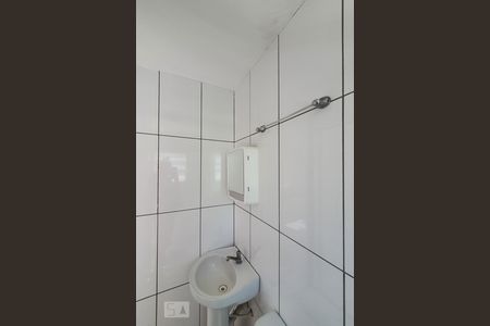 Banheiro de kitnet/studio para alugar com 1 quarto, 16m² em Liberdade, São Paulo