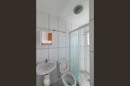 Banheiro de kitnet/studio para alugar com 1 quarto, 16m² em Liberdade, São Paulo