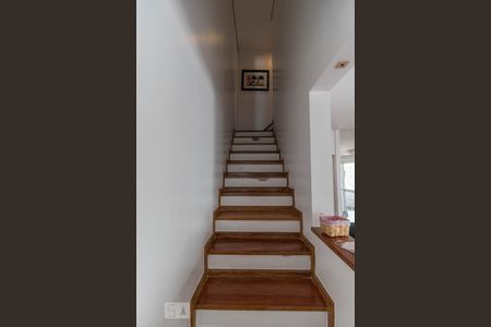 Apartamento para alugar com 87m², 2 quartos e 2 vagasEscadas