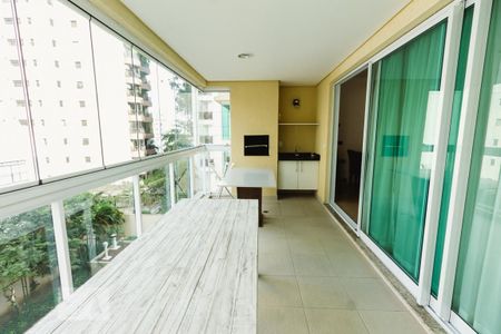 Apartamento à venda com 120m², 3 quartos e 3 vagas Apartamento à venda com 120m², 3 quartos e 3 vagasVaranda