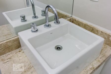 Apartamento à venda com 120m², 3 quartos e 3 vagas Apartamento à venda com 120m², 3 quartos e 3 vagasBanheiro da Suíte 2 Pia