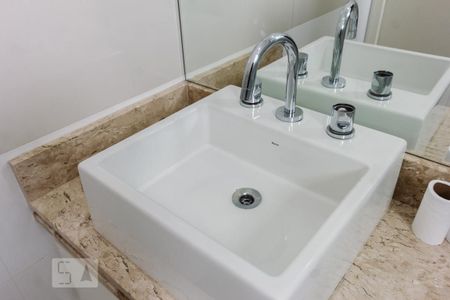 Apartamento à venda com 120m², 3 quartos e 3 vagas Apartamento à venda com 120m², 3 quartos e 3 vagasBanheiro da Suíte 3 Pia