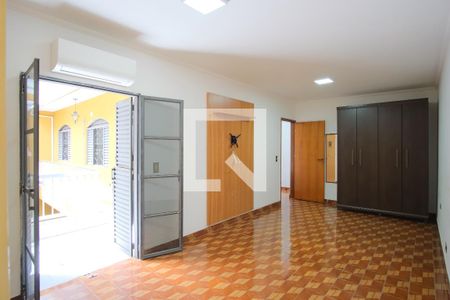Casa à venda com 302m², 3 quartos e 2 vagasSuíte