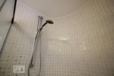 Apartamento à venda com 210m², 5 quartos e 4 vagasChuveiro