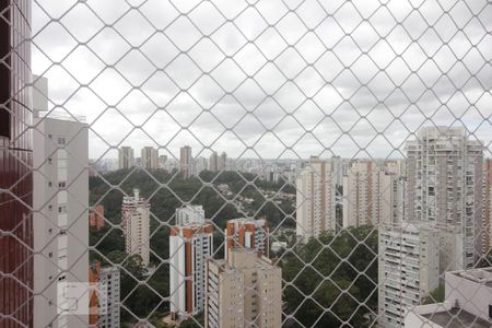 Apartamento à venda com 210m², 5 quartos e 4 vagasVista da suíte 2