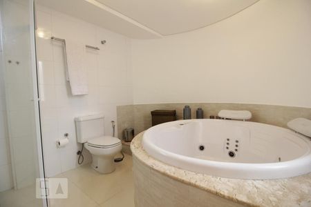 Apartamento à venda com 210m², 5 quartos e 4 vagasBanheiro da suíte 4