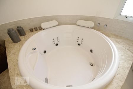 Apartamento à venda com 210m², 5 quartos e 4 vagasBanheira