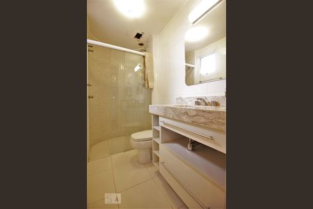 Apartamento à venda com 210m², 5 quartos e 4 vagasBanheiro da suíte 1