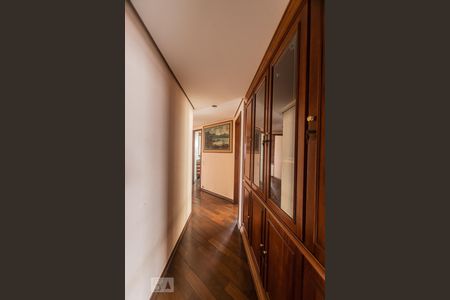 Apartamento à venda com 170m², 4 quartos e 2 vagasCorredor